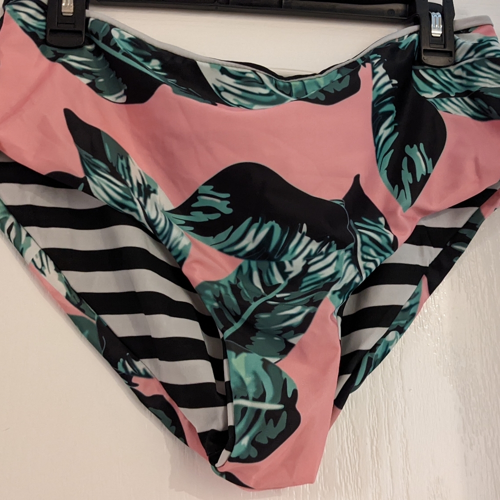 Bathing suit - Picture 3 of 4